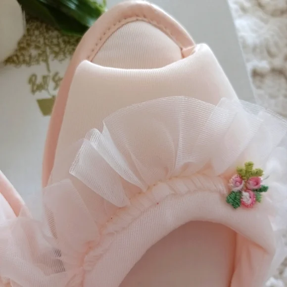 UNWORN, PRECIOUS, PINK BRIDAL SLIPPERS IN ORIGINAL GIFT BOX FROM THE 1950S! - Picture 5 of 15